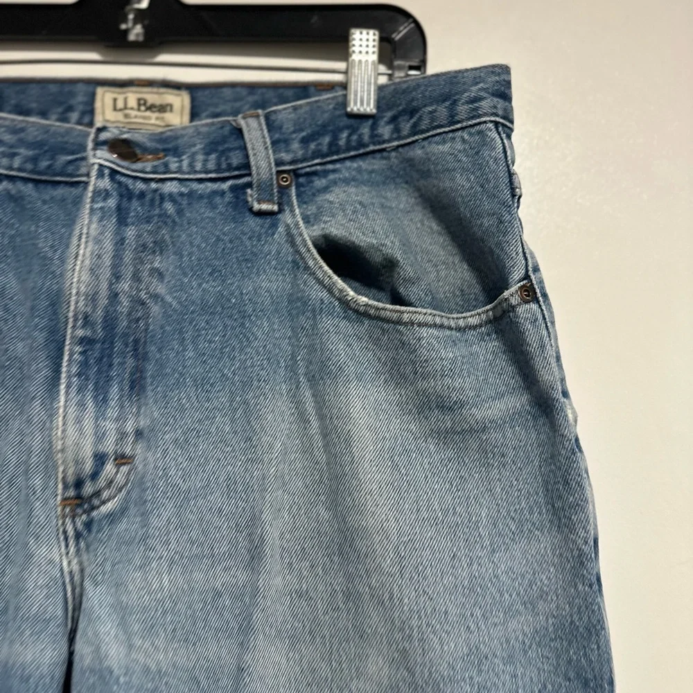 LL Bean Relaxed Fit Baggy Medium Wash Blue Denim Jeans Mens 36x32 Cotton.